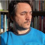 Soy graduado en la licenciatura de Comercialización (Marketing) tengo más de 10 años de experiencia en la enseñanza del marketing. Entiendo que en todo proceso de enseñanza-aprendizaje el estudiante es el protagonista, yo como profesor debo ofrecer la mej